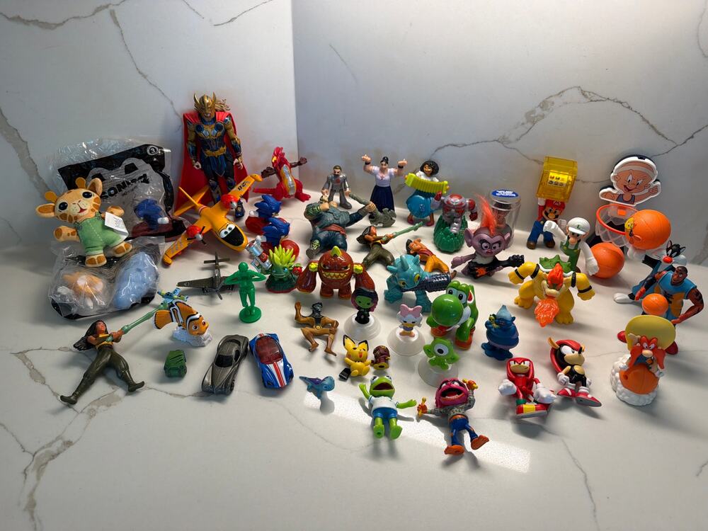 HUGE Lot of Assorted Action Figures Sega McDonalds Sonic Bruni Cake Toppers